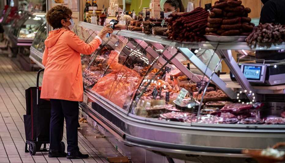 The CDC issues a warning after at least 2 deaths in a listeria outbreak linked to deli meat